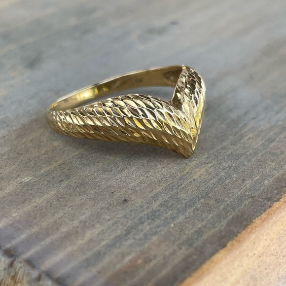 14k Gold Ring - Picture 3 of 6